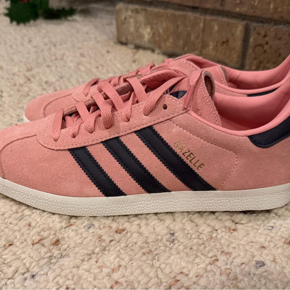 Adidas Gazelle Pink and Black Sneakers Mens Size‎ 9 NWT - Picture 2 of 10